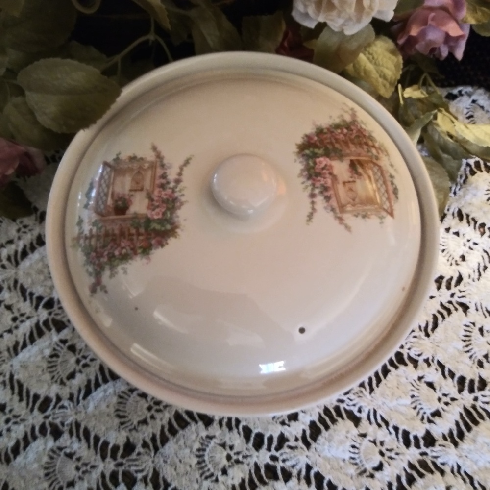 Pristine Retro Mid-century Casserole/Serving Dish - Picture 2 of 7